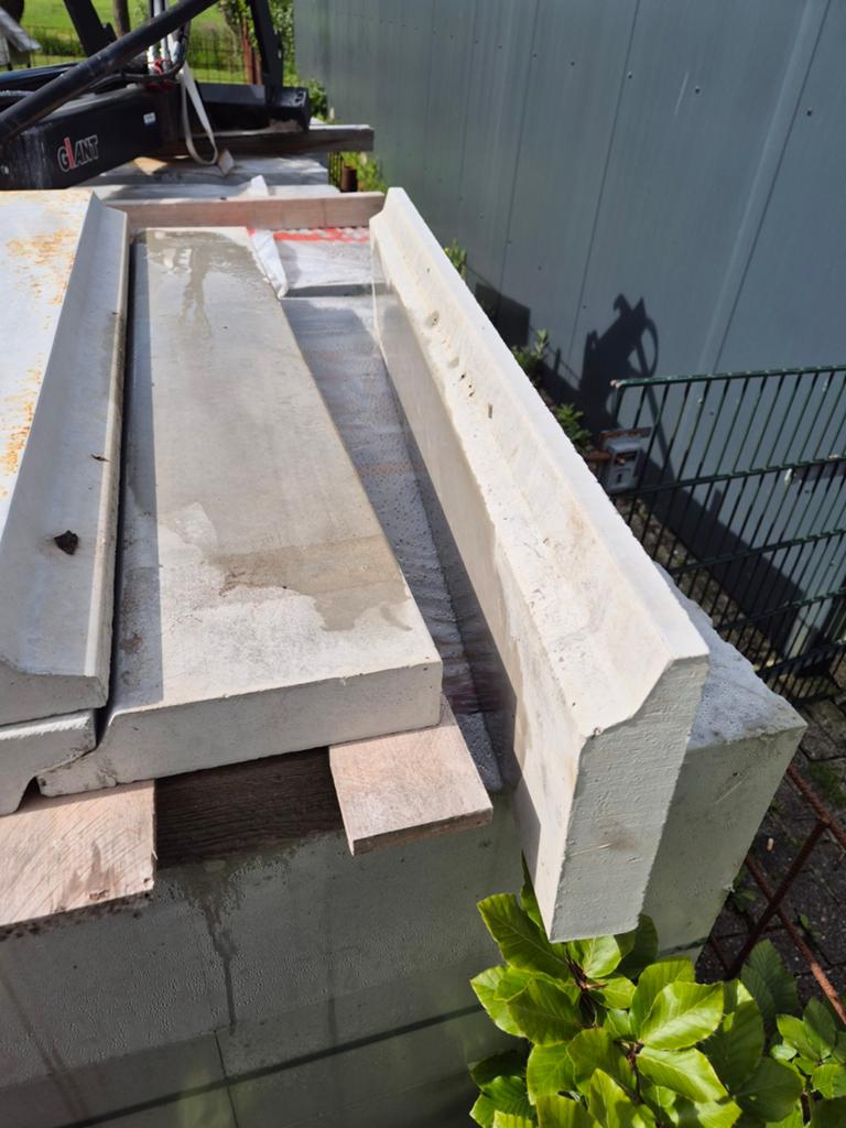 Betonnen kantplank 50mm dik - 4 stuks beschikbaar, Tuin en Terras, Bielzen en Borders, Ophalen, 100 tot 200 cm, Nieuw, Minder dan 25 cm