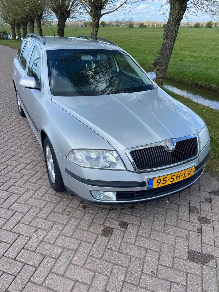 Skoda Octavia Combi 1.6 benzine 2006, 186.000 km, nieuwe apk, Auto's, Voorwielaandrijving, 4 cilinders, 1200 kg, Handgeschakeld