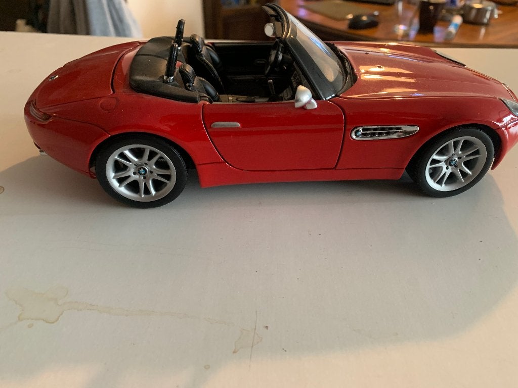 model auto bmw  z 8 rood 1\18, Ophalen, Zo goed als nieuw, Auto, Bburago