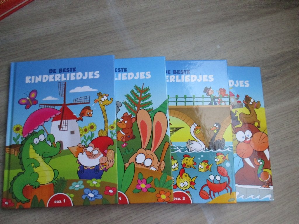 de beste kinderliedjes  met cd 4 stuks, Ophalen of Verzenden, Zo goed als nieuw