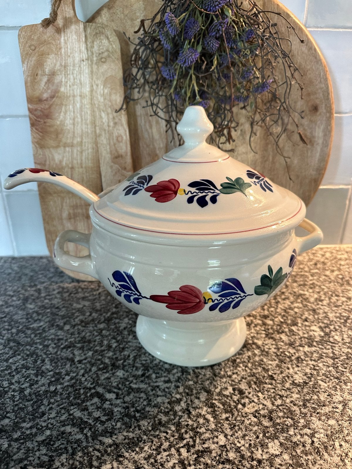 Vintage Boch Frères soepterrine met lepel, handgeschilderd, Ophalen of Verzenden