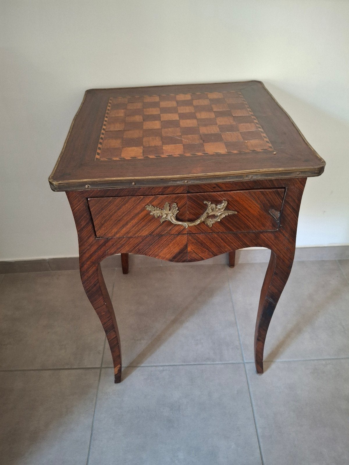Antieke houten schaaktafel met lade uit Frankrijk, Ophalen