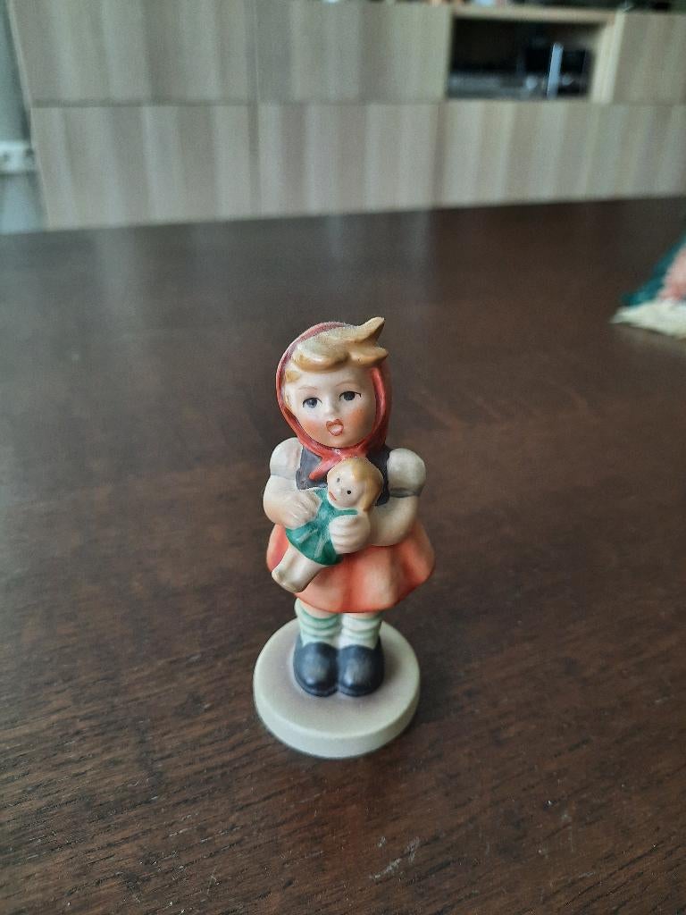Hummel meisje met pop, Ophalen, Zo goed als nieuw, Hummel