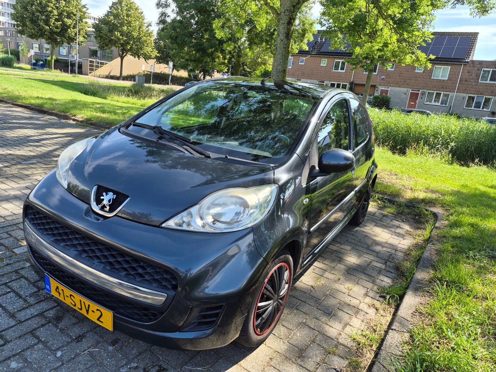 Peugeot 107, 83.110 km  1.0 12V 5DR 2011 Grijs, Voorwielaandrijving, 4 stoelen, 68 pk, Origineel Nederlands