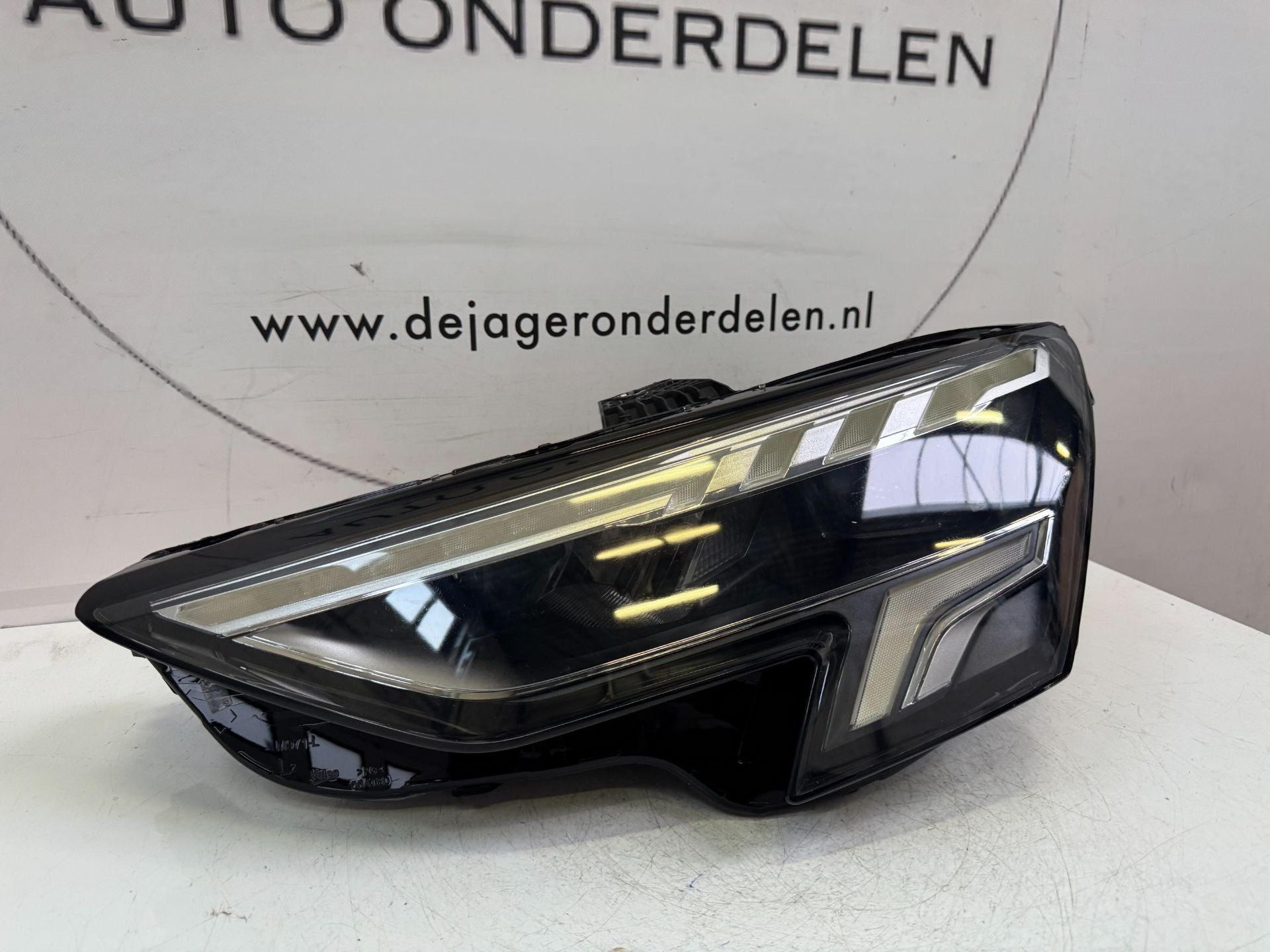 AUDI 8Y A3 VOL LED KOPLAMP LINKS COMPLEET 8Y0941033, Gebruikt, AUDI AG, Auto-Union-Strasse 1
85045  Ingolstadt, DE, Kundenbetreuung@audi.de