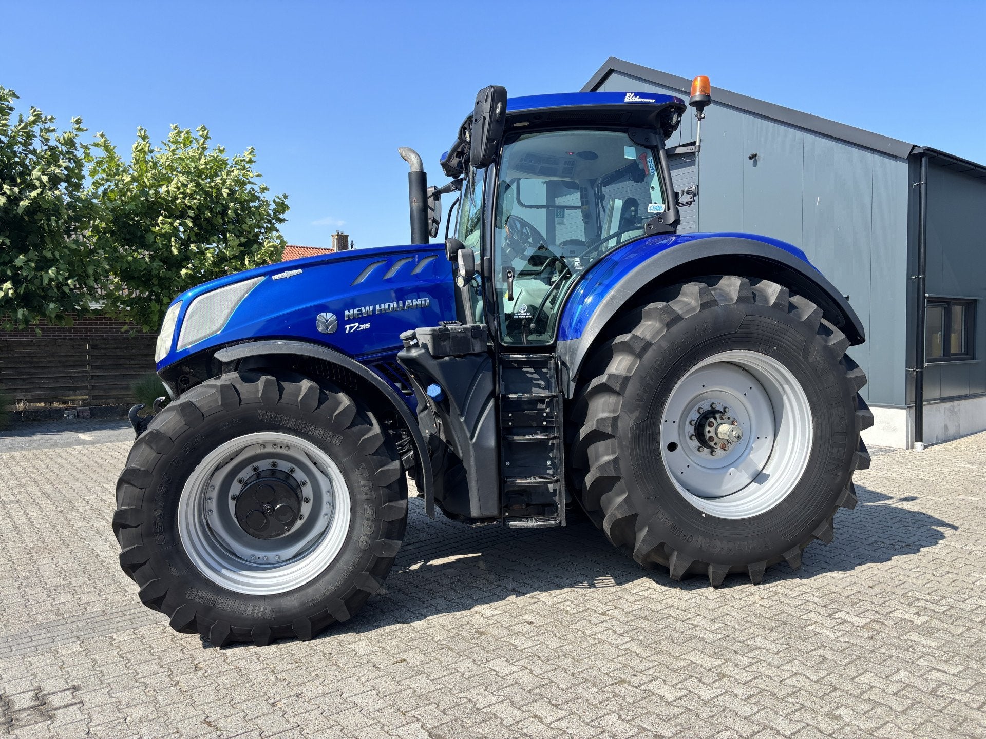 New Holland T7.315 HD AutoCommand. Fronthef, Vooras vering,, De Jong Auto & Machines, Gebruikt, Opper Haudmare 32
9241HR  WIJNJEWOUDE, NL