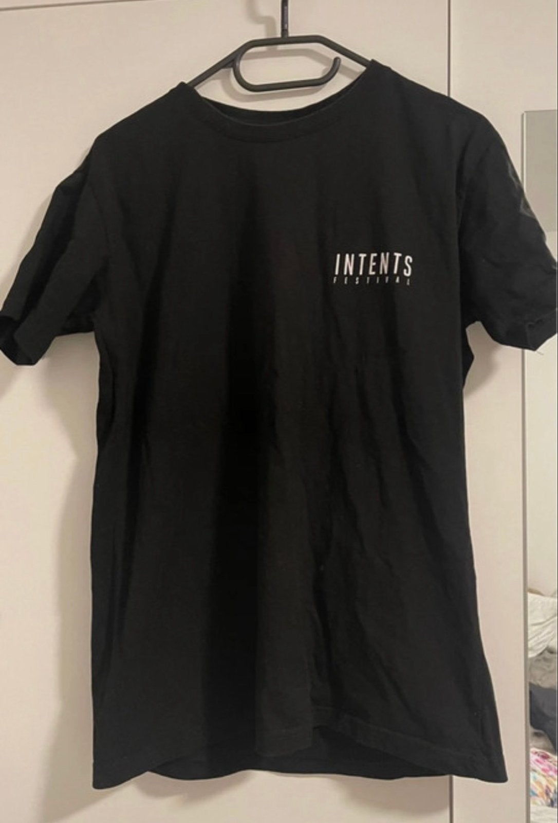 Intents Festival T-shirt Zwart Maat S, Verzenden, Zo goed als nieuw, Overige maten, Zwart