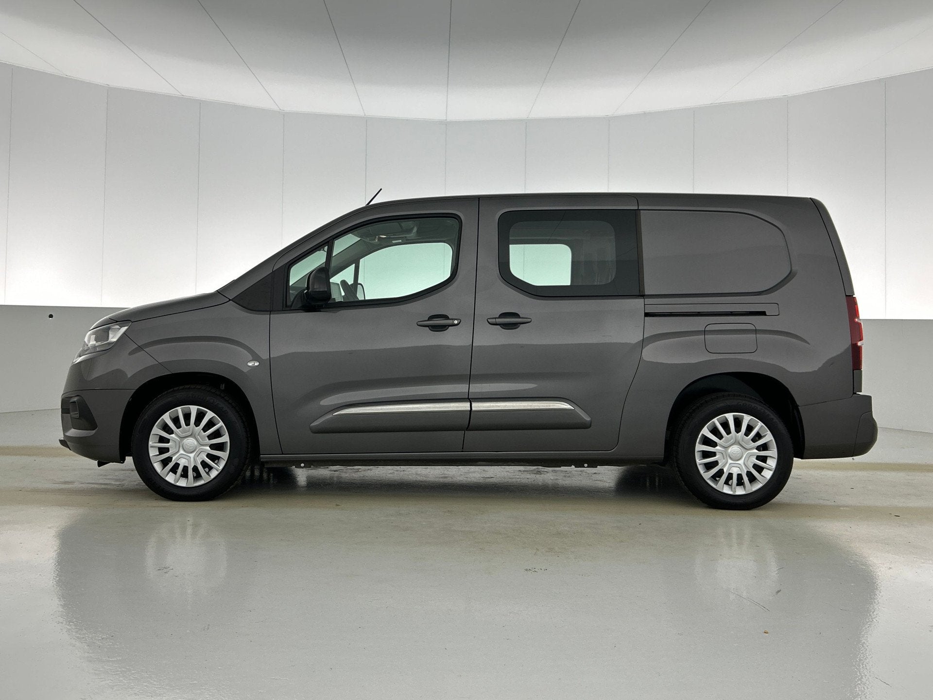 Toyota PROACE CITY 1.2 Turbo Live Long Automaat 5 ZITS | BTW, 12 maanden, Stof, Zwart, 14 km/l