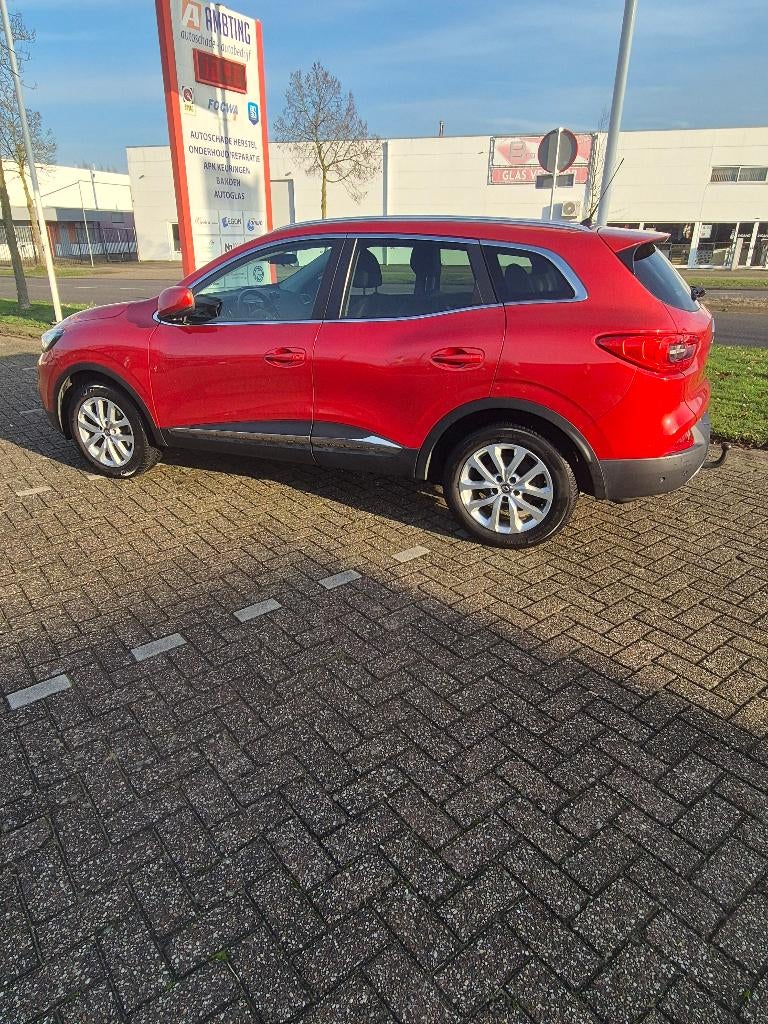 Renault Kadjar 1.2 TCE AUT 2017 Rood, Auto's, Kadjar, 4 cilinders, Leder en Stof, Origineel Nederlands