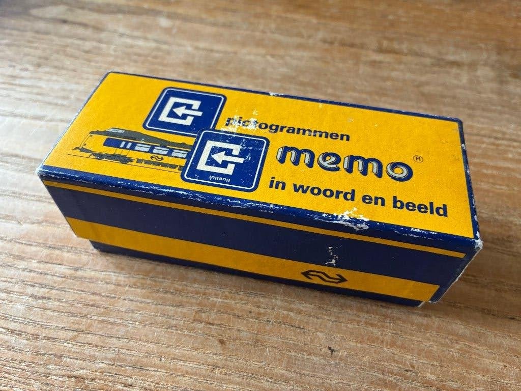 Vintage NS pictogrammen memo in woord en beeld 1989, Verzamelen, Ophalen of Verzenden, Zo goed als nieuw, Trein, Overige typen