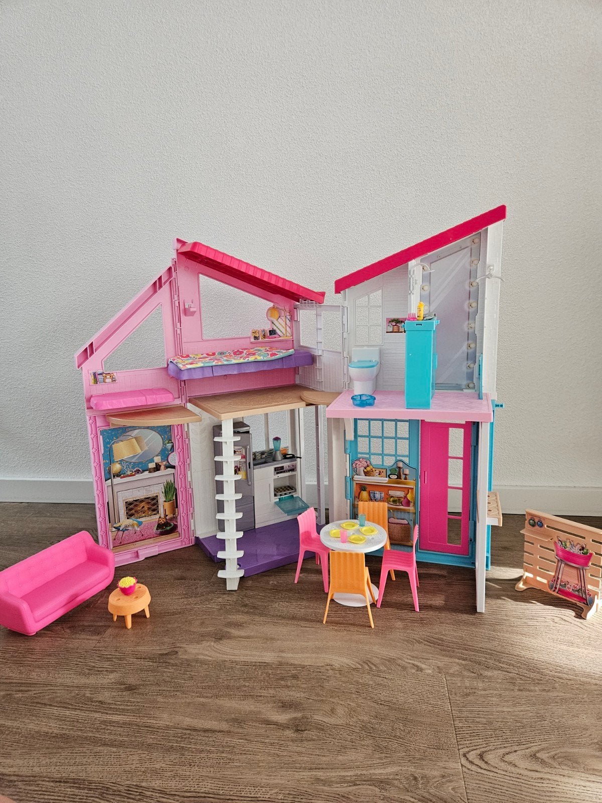 Barbie Droomhuis met extra meubels en accessoires, Kinderen en Baby's, Ophalen, Zo goed als nieuw, Poppenhuis