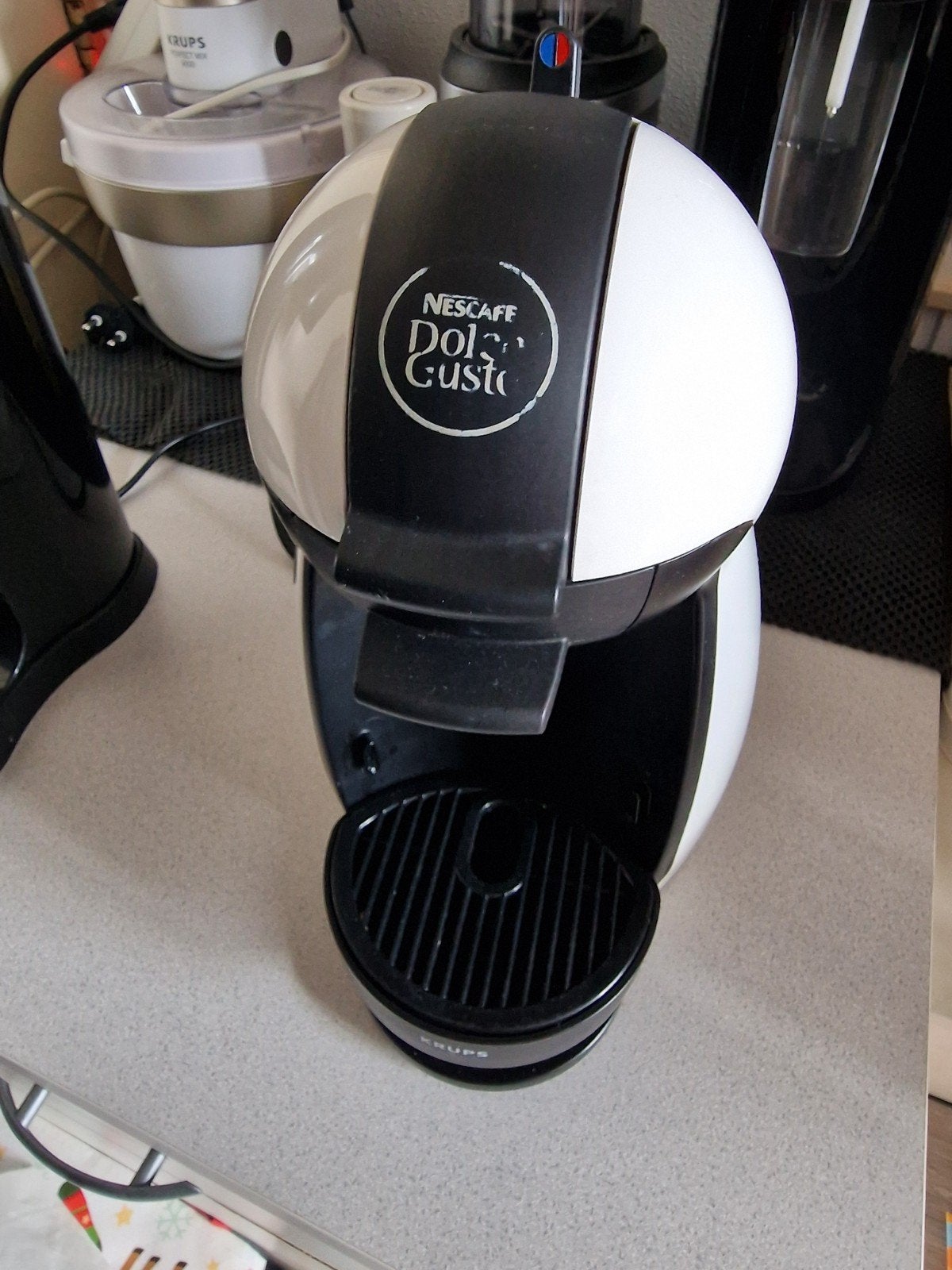 Nescafé Dolce Gusto koffiezetapparaat (werking onbekend), Koffiemachine, Ophalen of Verzenden, Niet werkend, 2 tot 4 kopjes