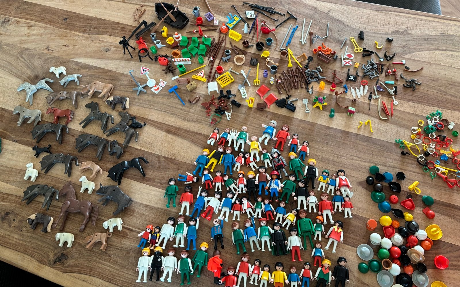 Diverse Playmobil: poppetjes, paarden, hoeden, cowboys,, Ophalen of Verzenden, Gebruikt