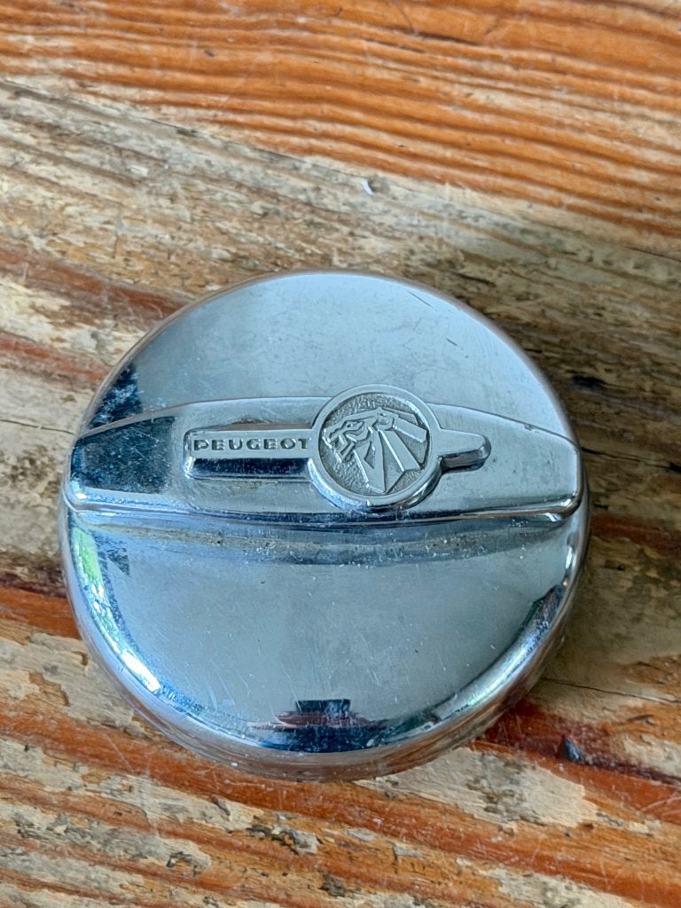 Originele vintage Peugeot afsluitbare tankdop, Ophalen of Verzenden