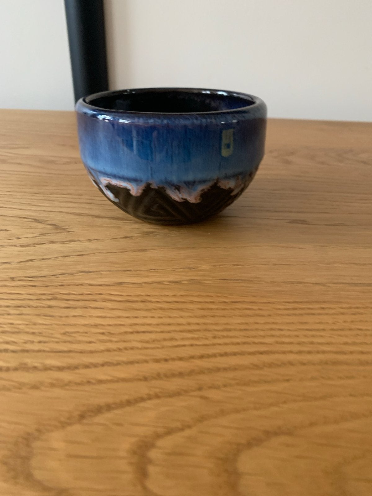Unieke handgemaakte keramische kom - Blauw geglazuurd, Antiek en Kunst, Ophalen of Verzenden