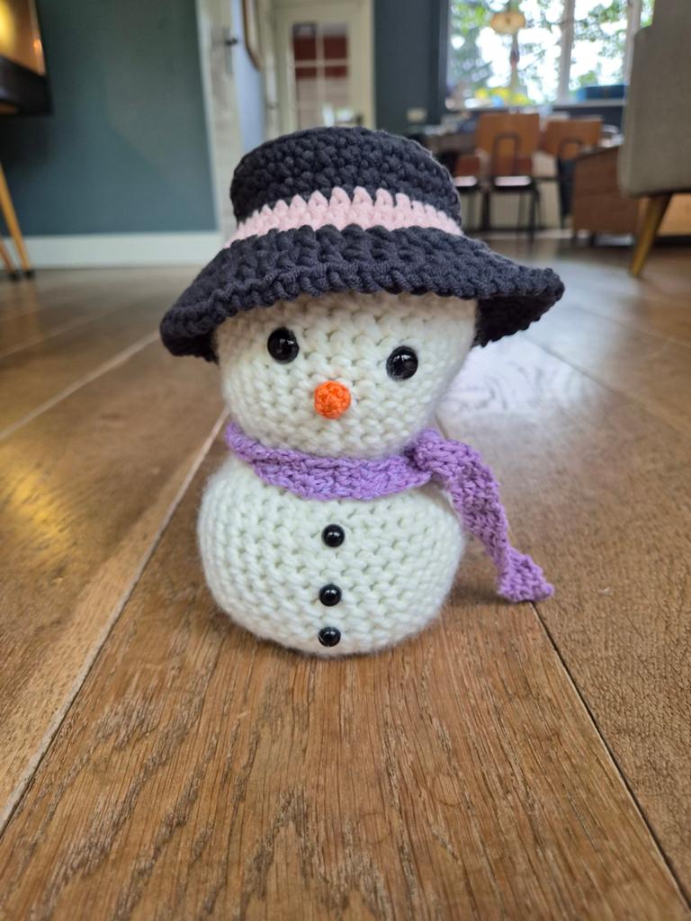 Gehaakte sneeuwpop, Kinderen en Baby's, Speelgoed | Knuffels en Pluche, Handgemaakt, Overige typen, Nieuw, Ophalen of Verzenden