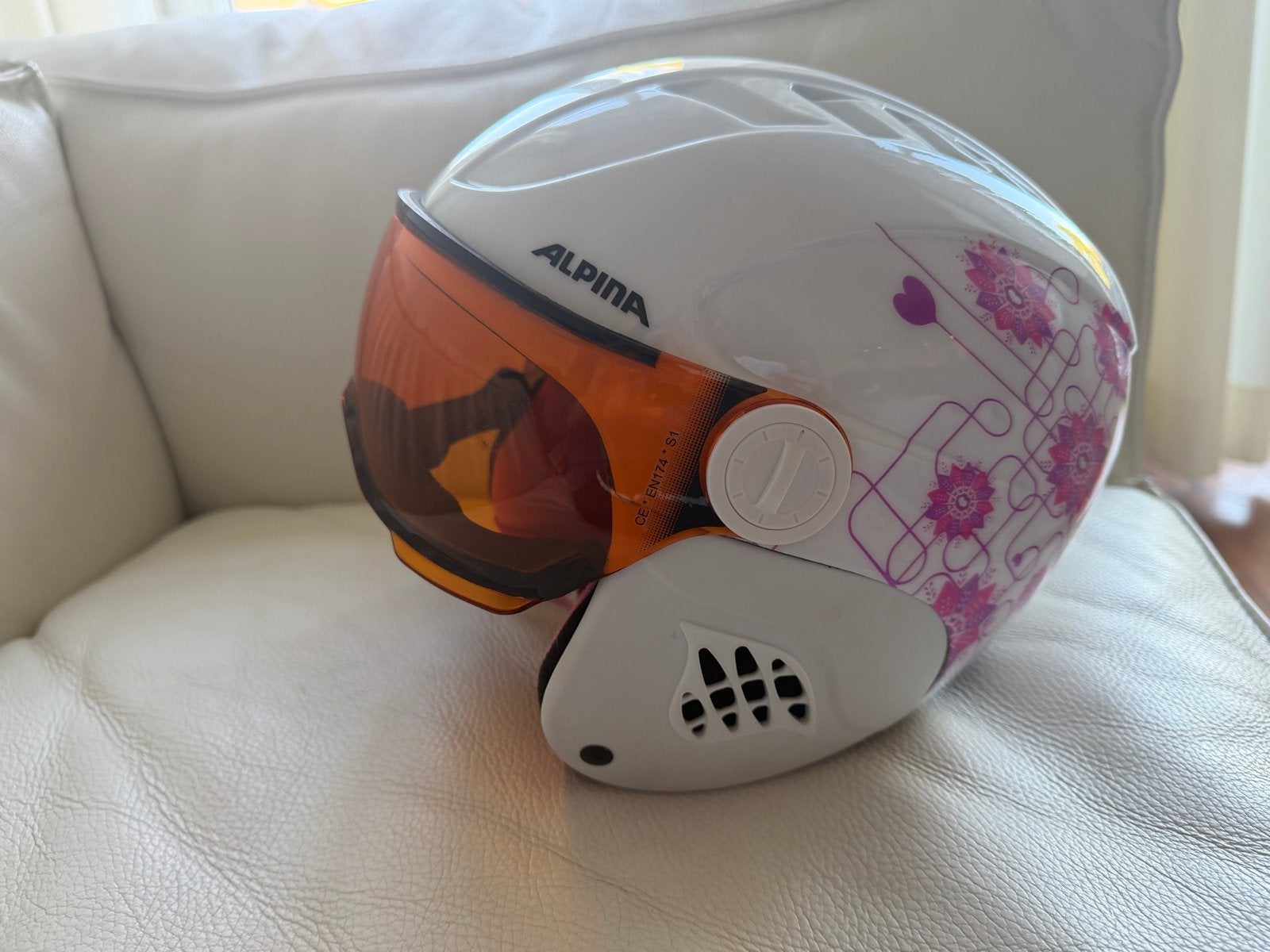 Alpina Carat Visor skihelm - Wit met roze bloemen (54-58), Overige merken, Overige typen, Ophalen of Verzenden, Zo goed als nieuw