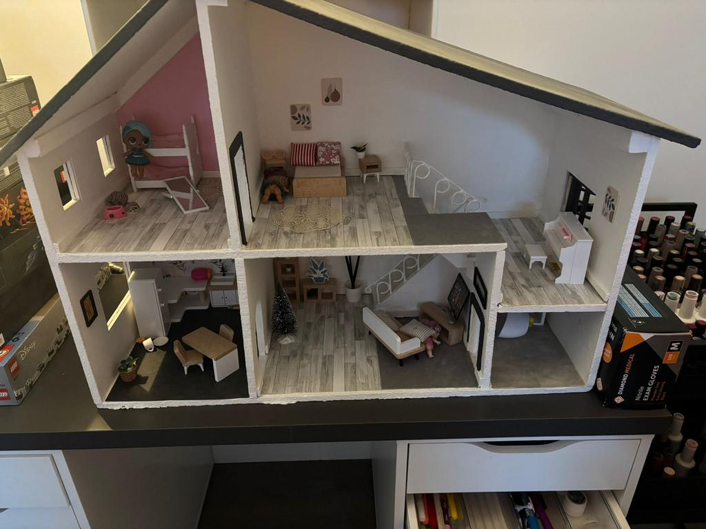 Poppenhuis + toebehoren, Ophalen, Gebruikt, Poppenhuis
