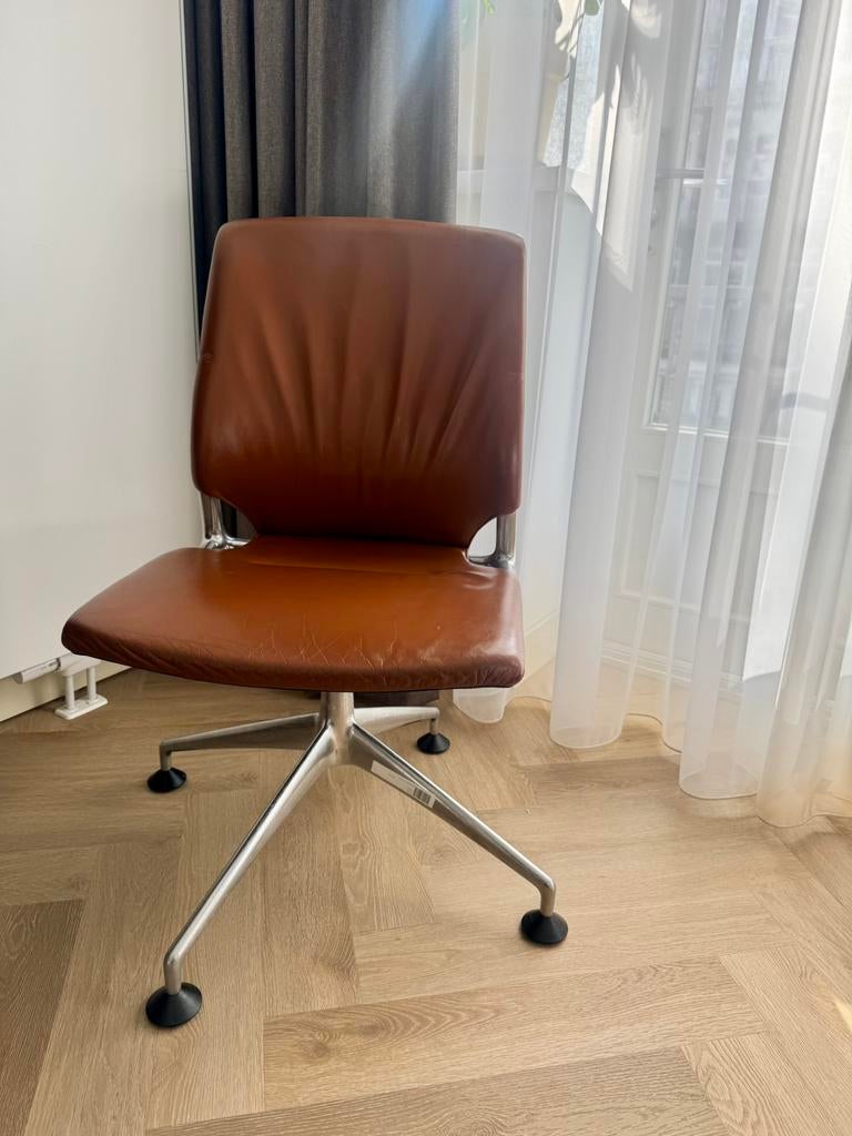 Vitra Eames Aluminium Chair - brown leather, Ophalen, Gebruikt, Bruin, Bureaustoel