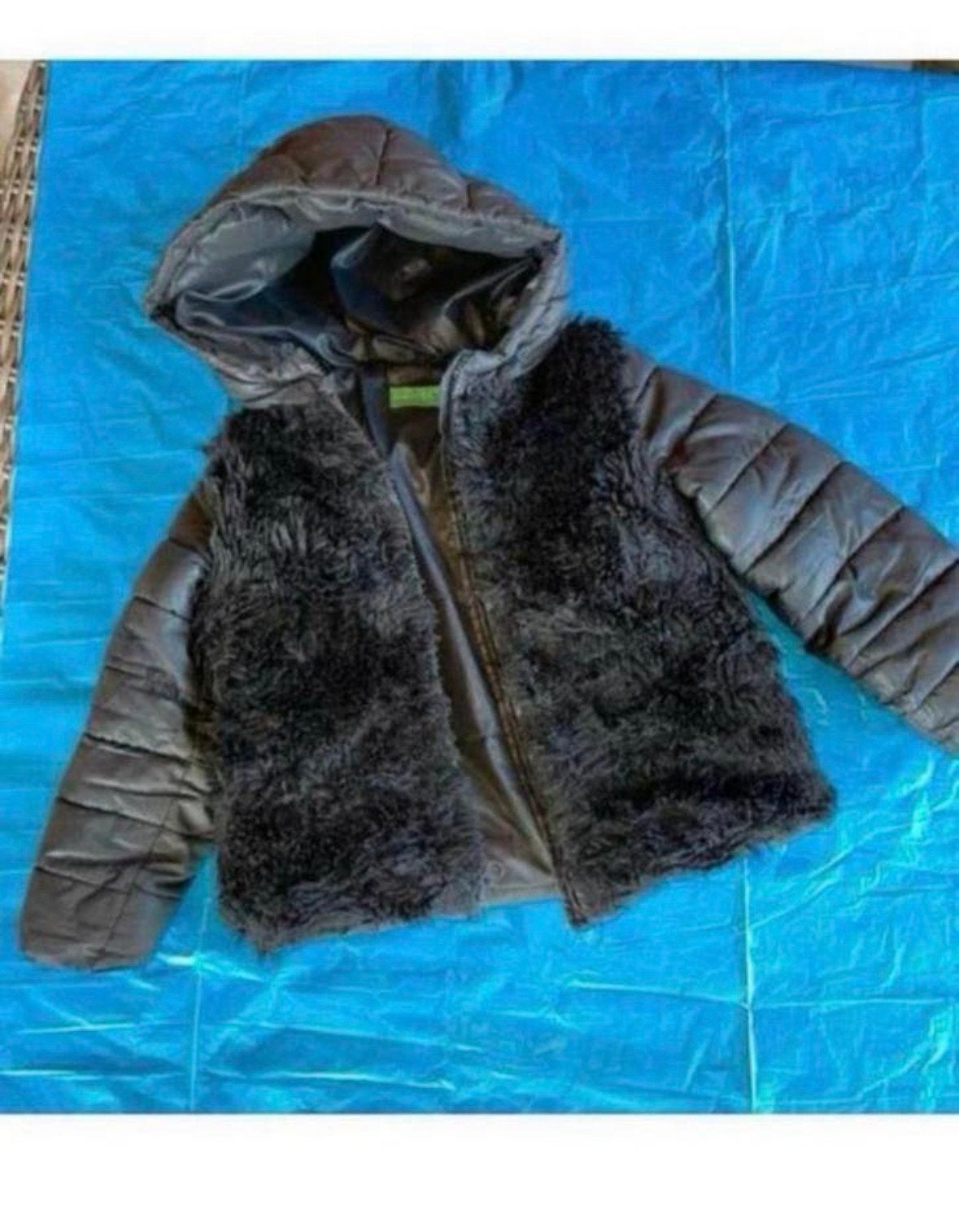 Benetton winterjas maat 104 - Zwart met teddy voering, Kinderen en Baby's, Ophalen of Verzenden, Gebruikt, Jongen of Meisje, Jas