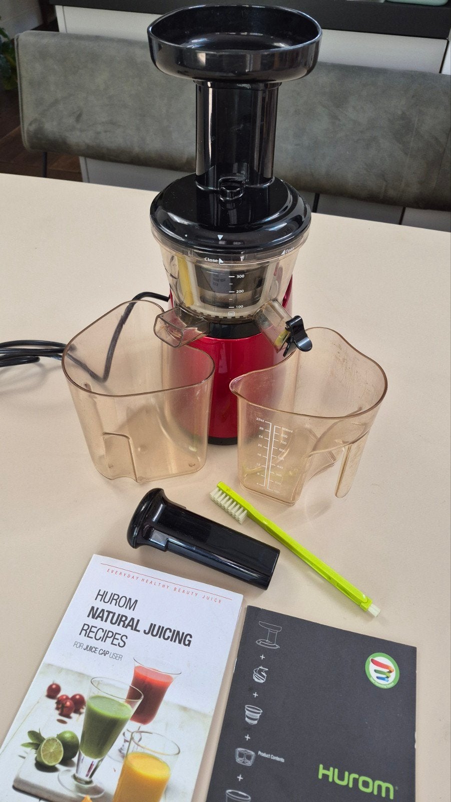 Hurom Slowjuicer HE-RBE04 - Inclusief accessoires, Minder dan 1 liter, Ophalen, Zo goed als nieuw, 1 snelheid