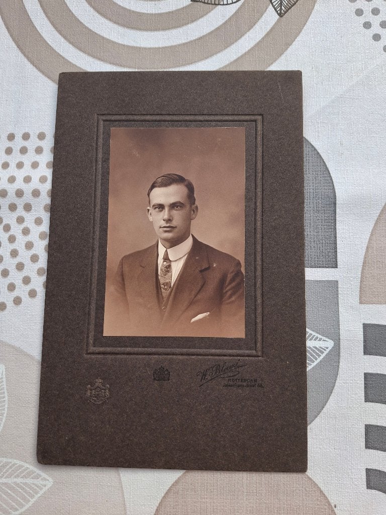 Antieke foto van man, W.B. Bleumink Rotterdam, Foto, Ophalen of Verzenden, Zo goed als nieuw, Voor 1940