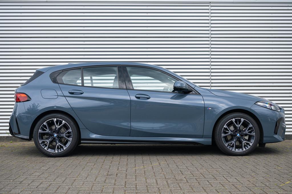 BMW 1 Serie 120 M Sport Automaat / Trekhaak / Sportstoelen /, Gebruikt, Met garantie (alle), Origineel Nederlands, Bedrijf