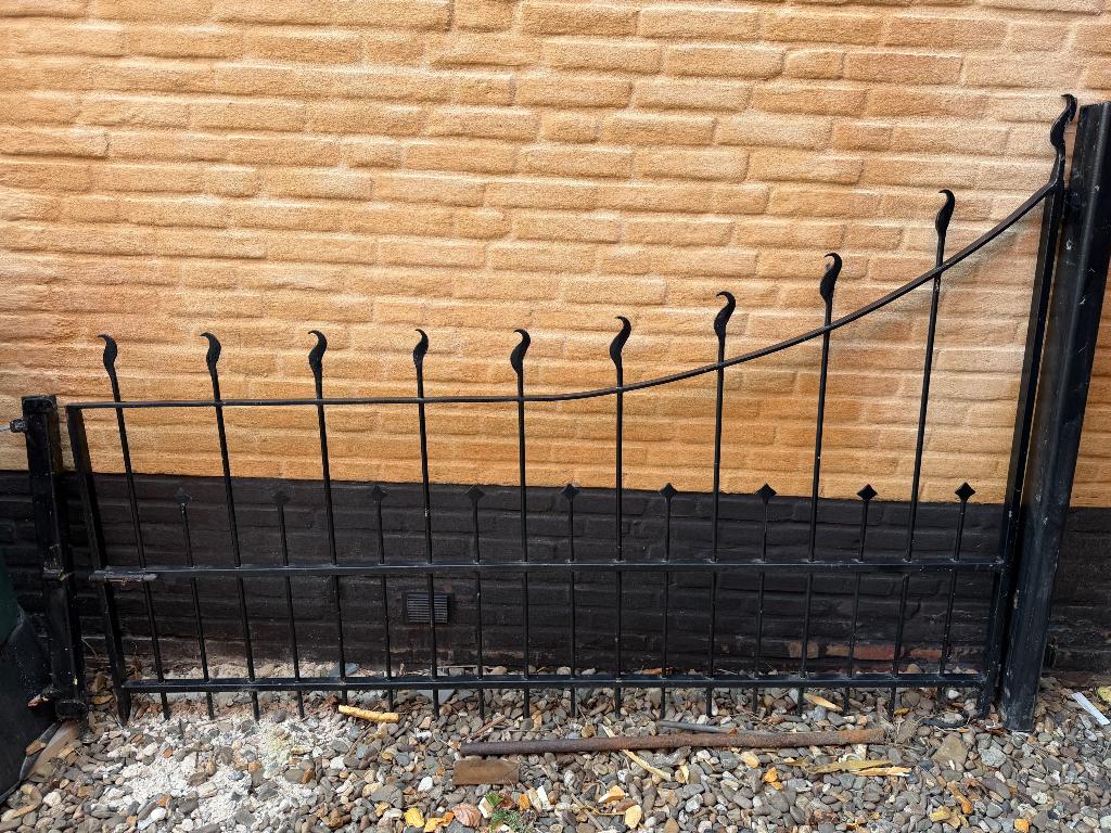 Sierlijke metalen tuinpoort, Ophalen, Gebruikt, 100 tot 150 cm, IJzer