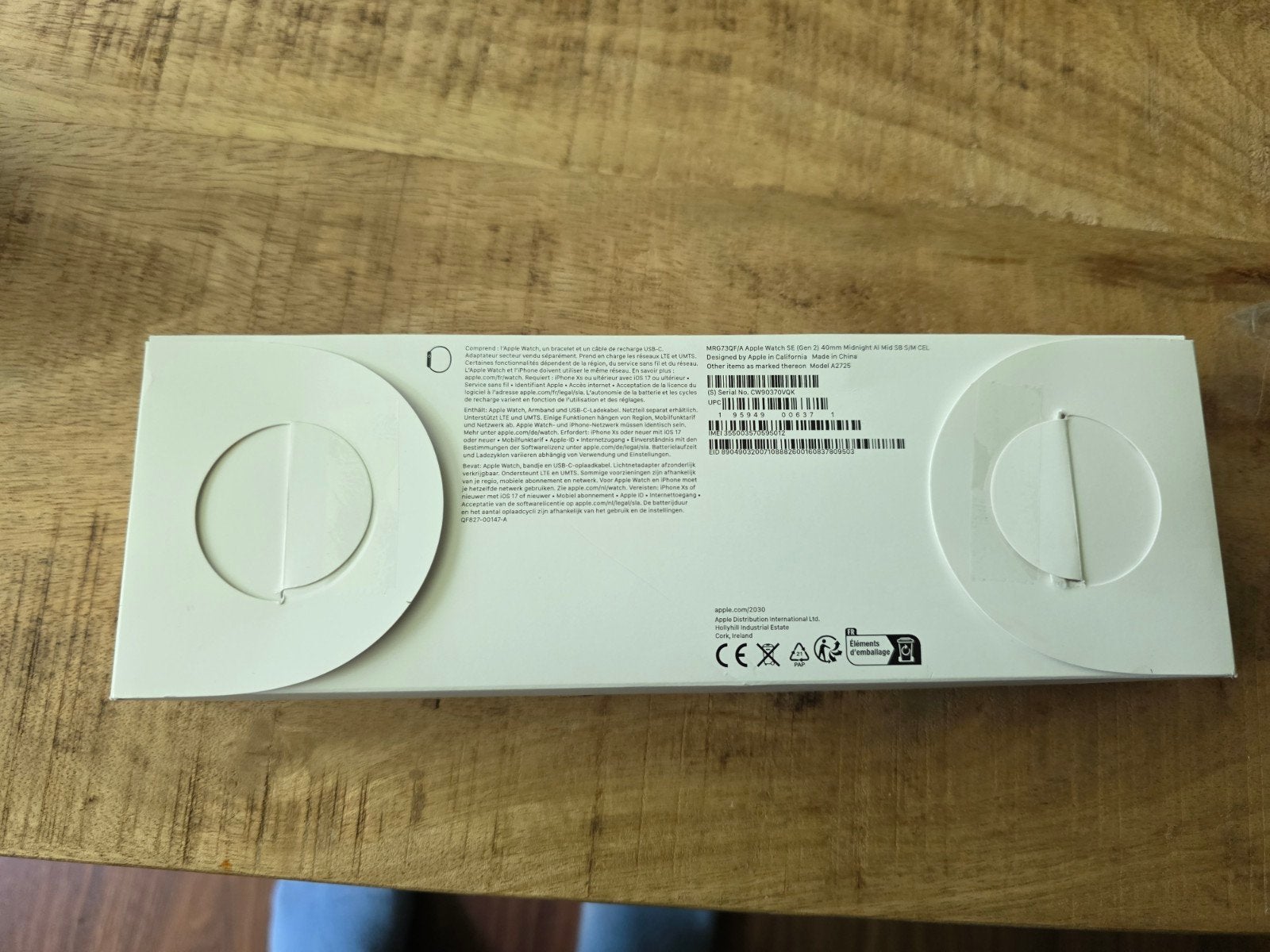 Foto 2 van Apple Watch SE 2022 40mm Midnight Aluminium