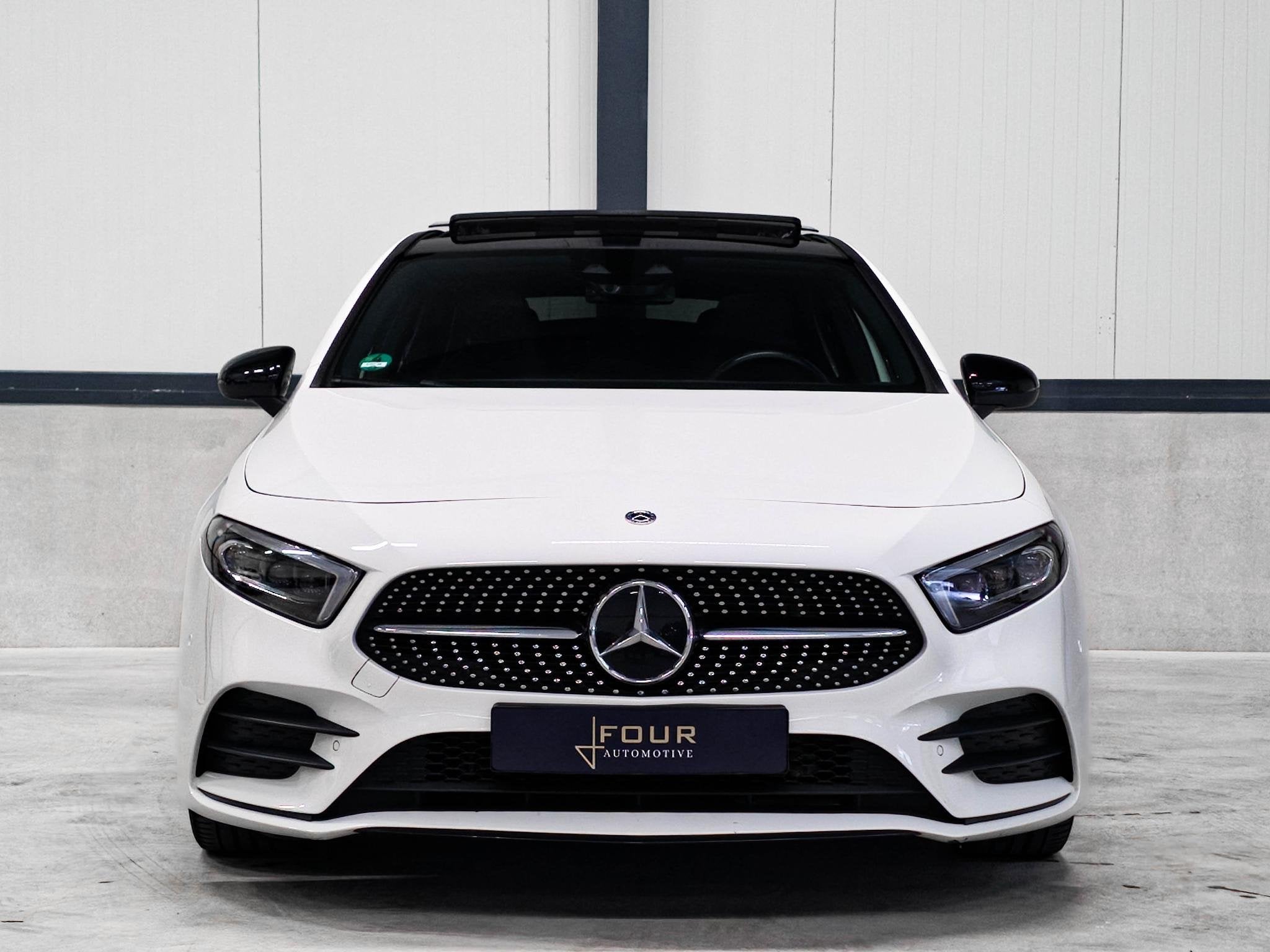 Foto 4 van Mercedes-Benz A-klasse 180 AMG | Burmester | Panoramadak | M