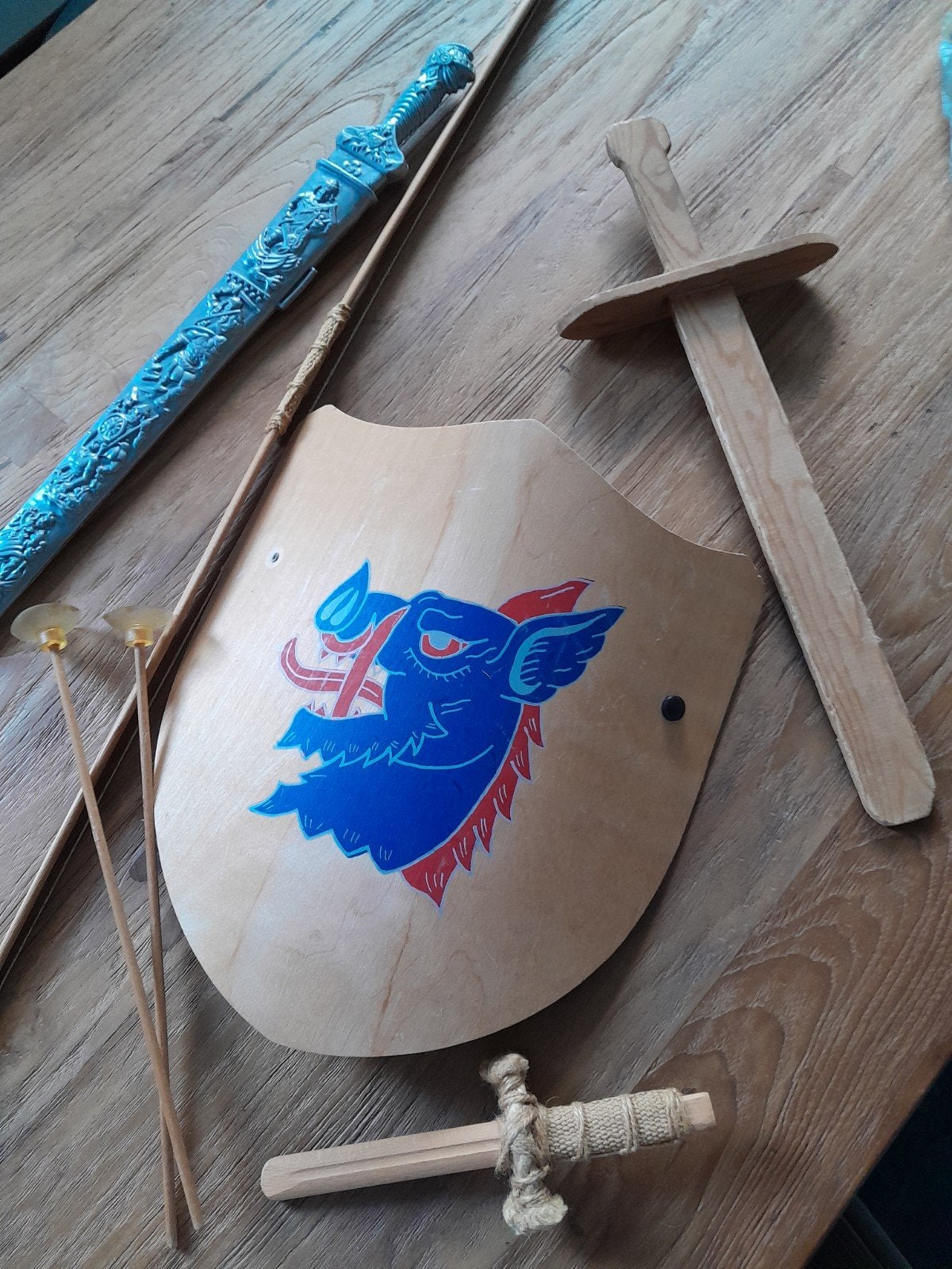 Ridder houten speelgoed zwaard/schild,  dolk, pijlen en boog, Ophalen of Verzenden, Loopfiets