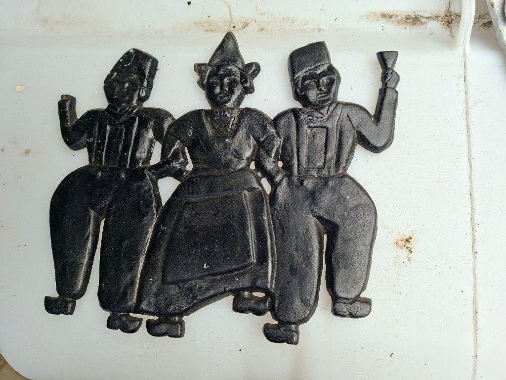 ornament VOLENDAMSE klederdracht  gietijzer, Ophalen of Verzenden