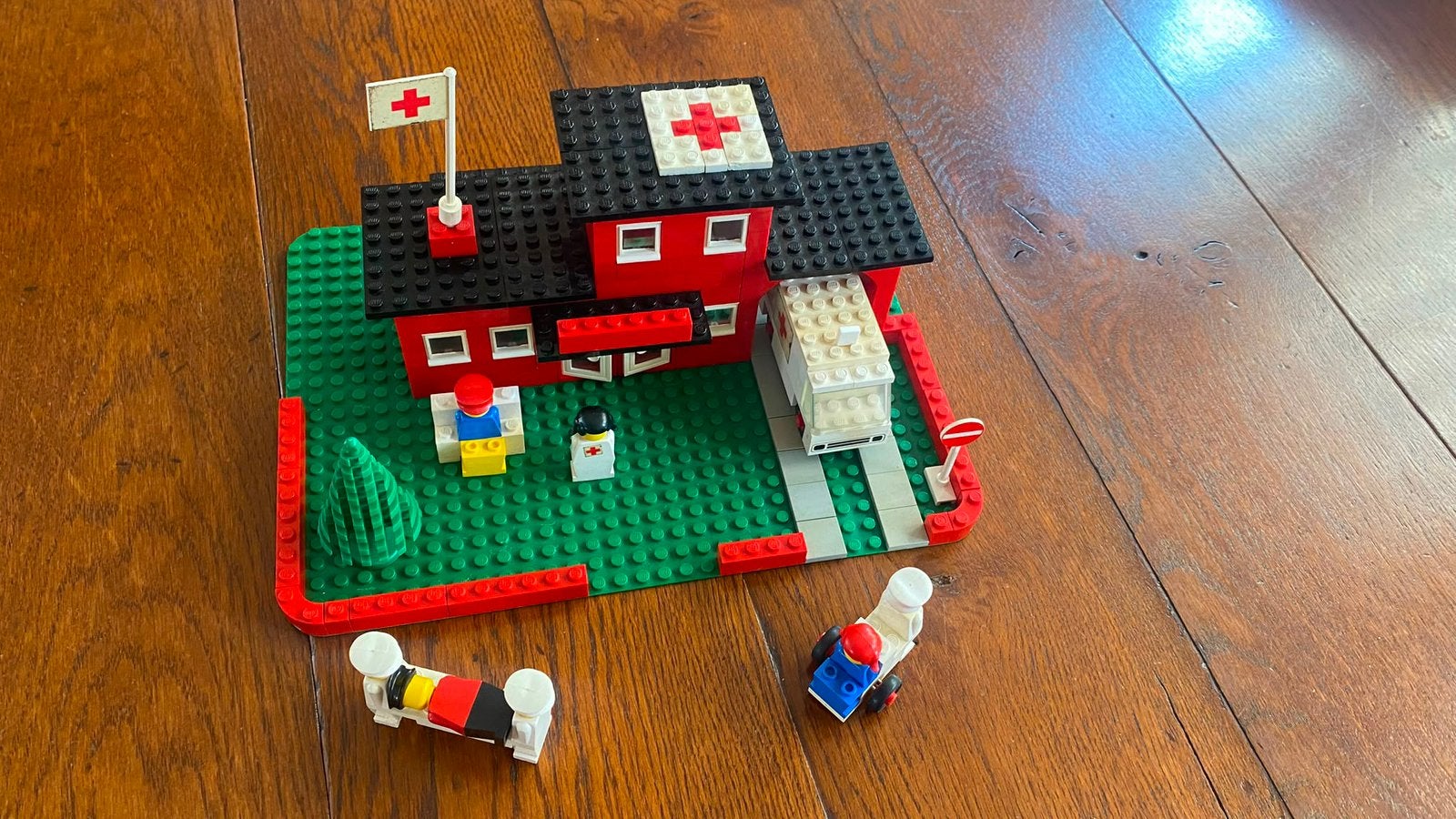 Lego 363 Classic: Ziekenhuis met minifigures COMPLEET, Kinderen en Baby's, Speelgoed | Duplo en Lego, Gebruikt, Lego, Compleet