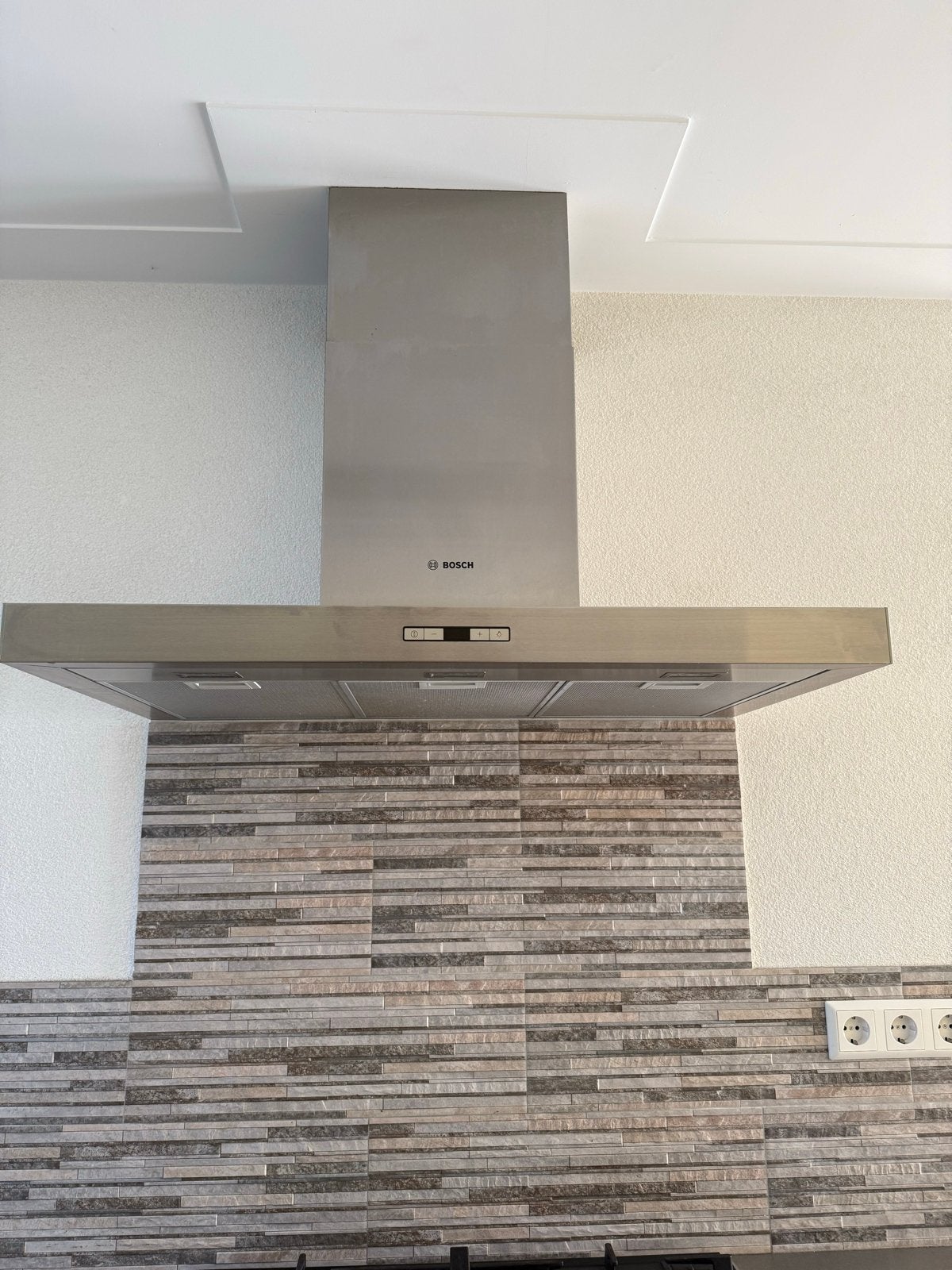 Foto 24 van Moderne witte keuken met Bosch apparatuur