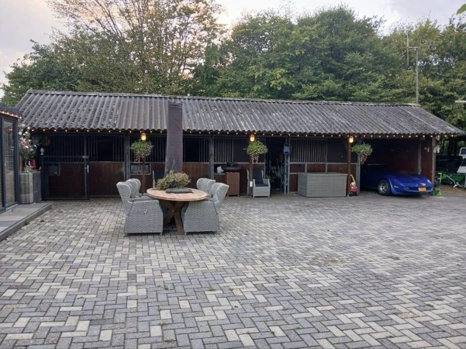 Complete paardenstal 5 boxen – 15 meter – al gedemonteerd!, Stalling, 4 paarden of pony's of meer