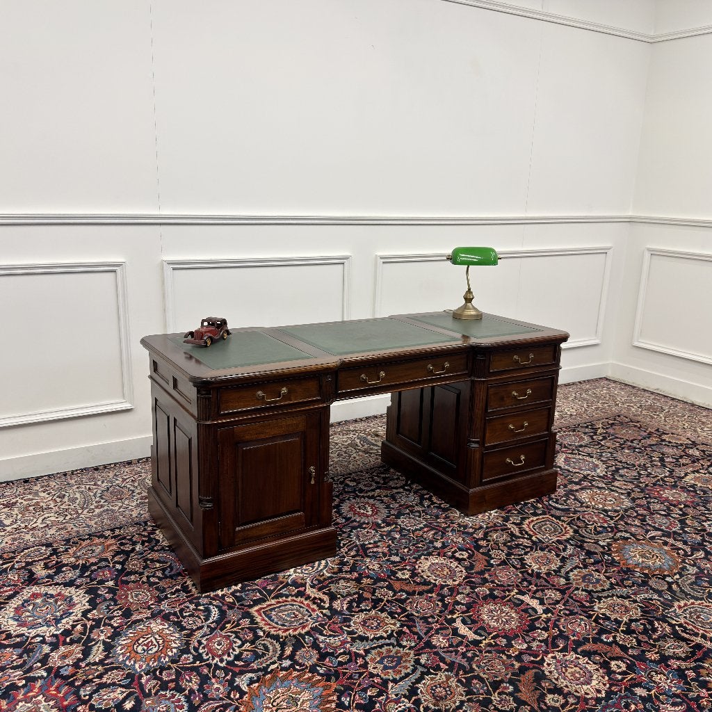 Klassiek Engels Chesterfield Bureau, Antiek en Kunst, Ophalen