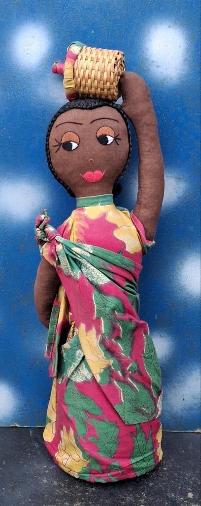 Pop. RWANDA. Atelier de Poupées. Gesinyi. 40 cm., Verzamelen, Ophalen, Zo goed als nieuw, Pop