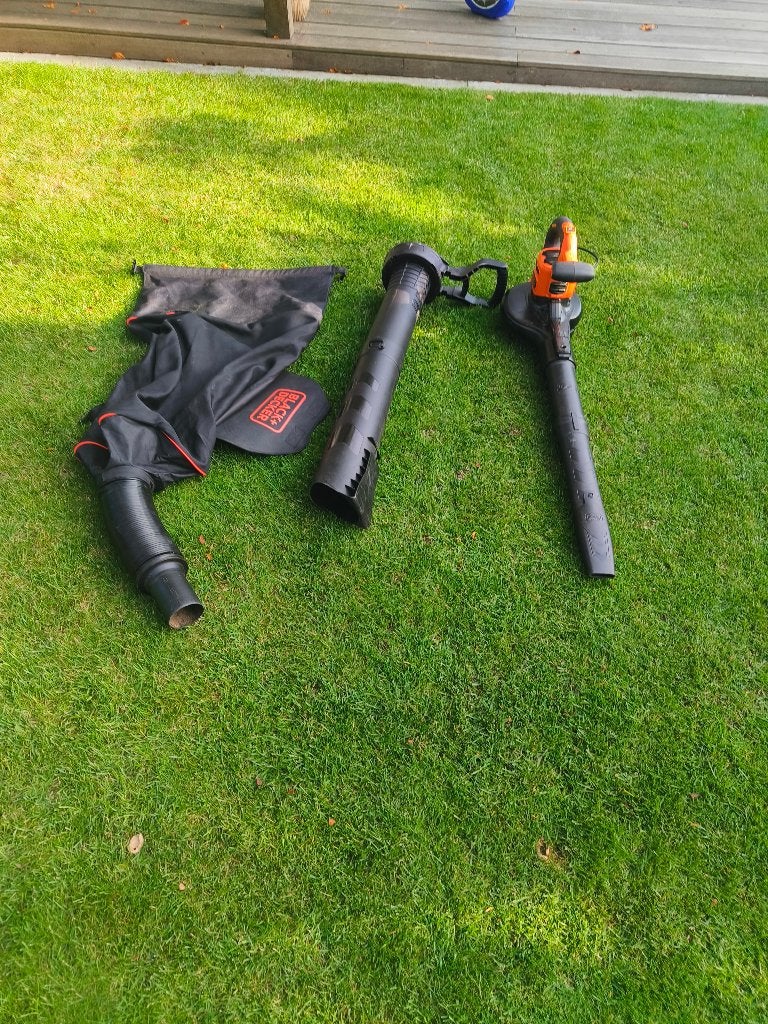 bladblazer en zuiger, Black en Decker, Tuin en Terras, Ophalen, Met opvangzak, Ruggedragen, Elektrisch