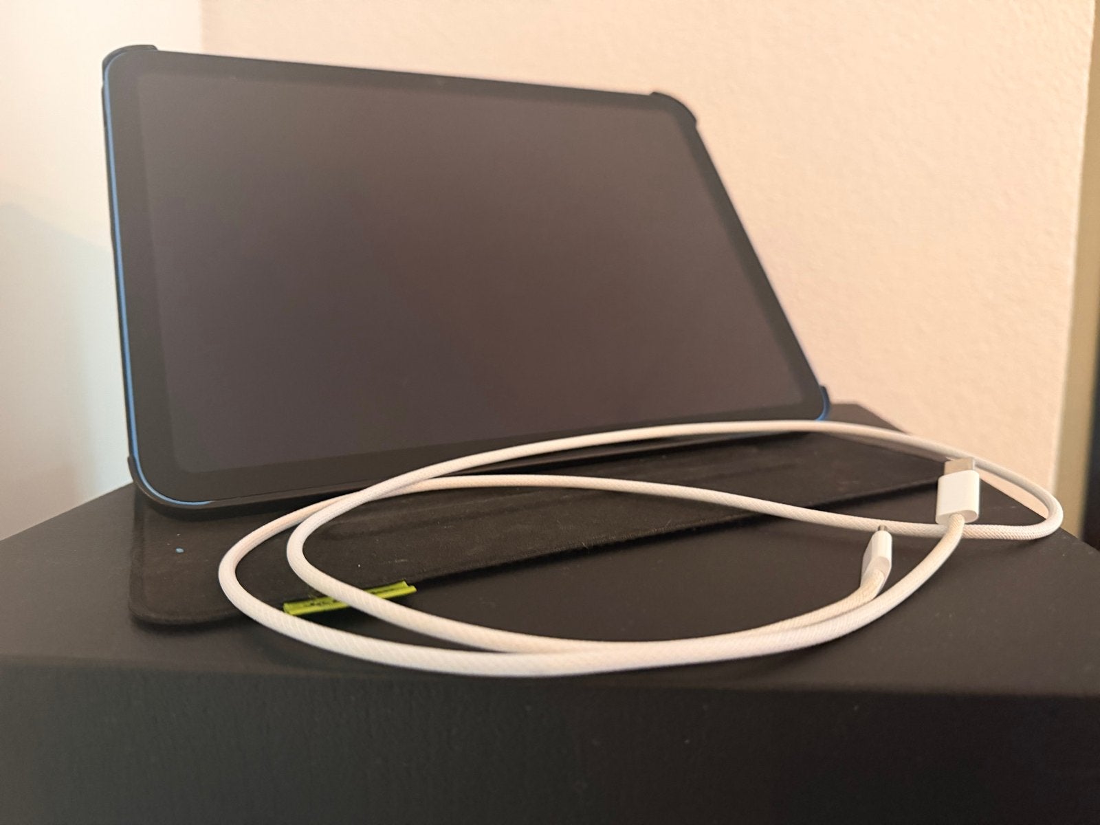 Apple iPad 2025 (A16) met beschermhoes en oplaadkabel, Computers en Software, Gebruikt, 11 inch, Ophalen of Verzenden, 128 GB