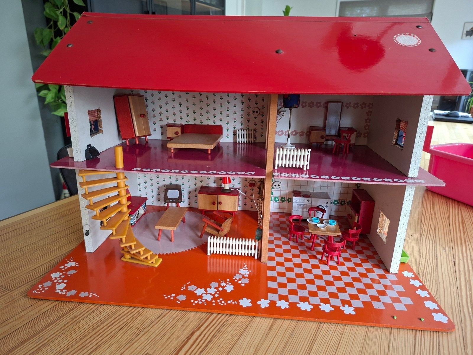 Sio poppenhuis met stopcontacten en meubels - Opknapper, Ophalen, Gebruikt, Poppenhuis