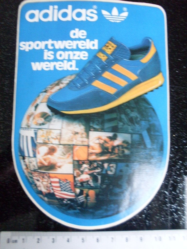 sticker adidas logo de sportwereld is onze wereld running, Verzenden, Zo goed als nieuw, Merk