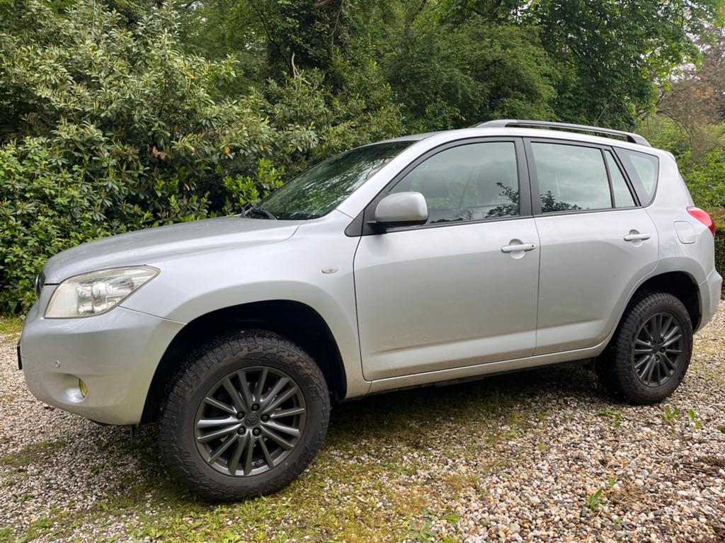 TOYOTA RAV 4  FOUR. APPLE CARPLAY. TREKHAAK, Automaat, 1998 cc, 4 cilinders, Particulier