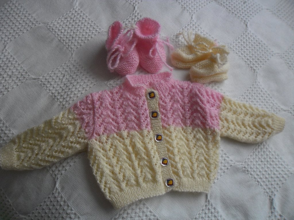 Nieuw baby meisjes vestje met 2 paar sokjes. Maat 56-68, Kinderen en Baby's, Babykleding | Maat 56, Ophalen of Verzenden, Nieuw