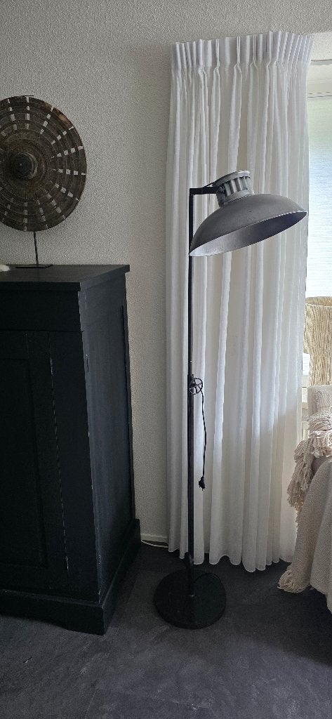 Stoer en sober staande lamp, Ophalen, Overige fittingen, Zo goed als nieuw, Metaal