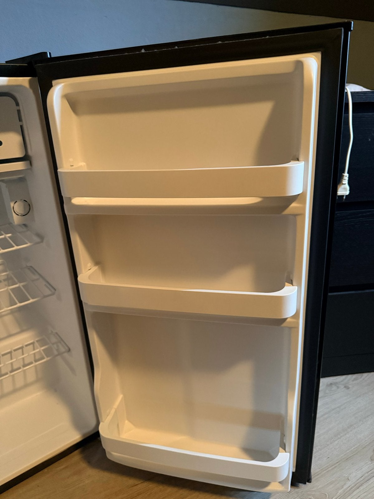 Compacte Primo koelkast met vriesvak - Zwart, Ophalen, Met vriesvak, Minder dan 45 cm, Minder dan 85 cm
