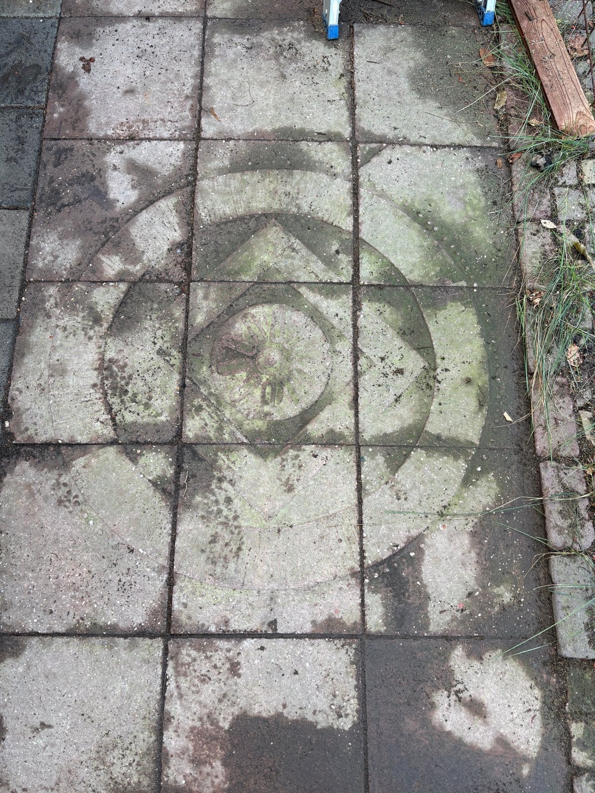Oude betontegels met patroon, Ophalen, Gebruikt, Beton, Terrastegels