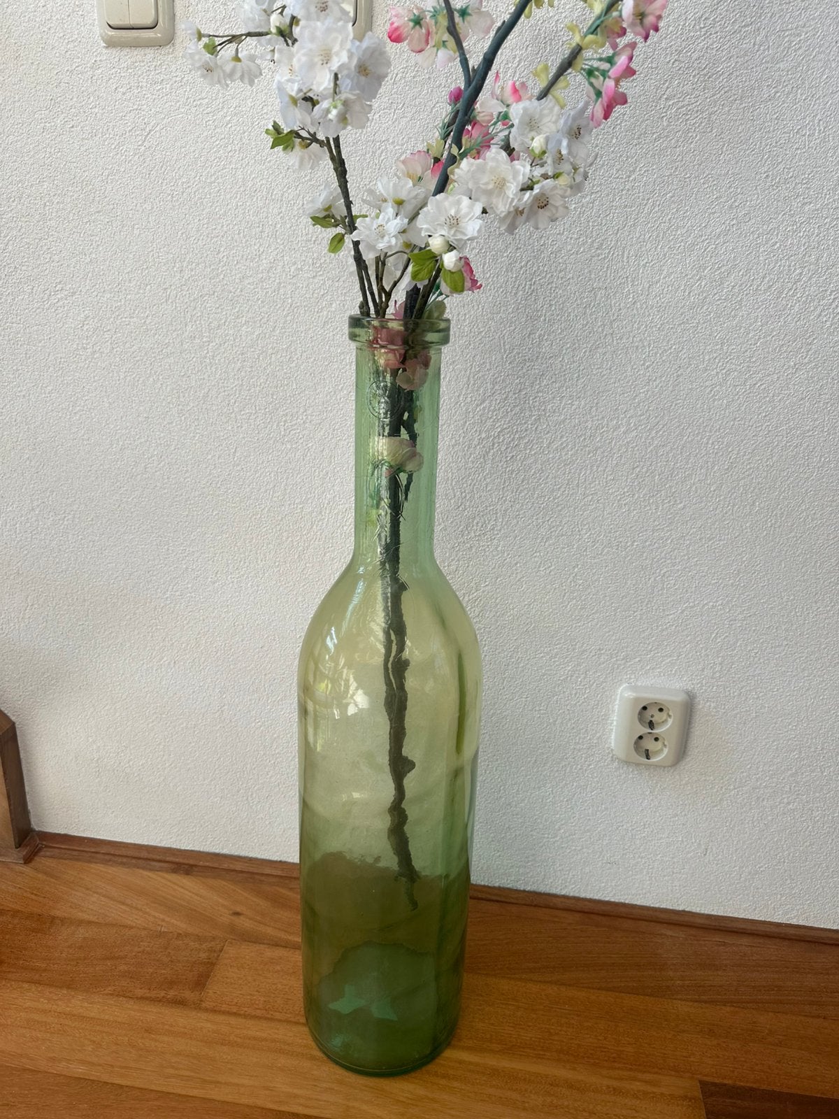 Flesvaas groot (76 cm hoog) - eco glas, licht groen, bloemen, Huis en Inrichting, Woonaccessoires | Vazen, Ophalen, 76 cm, Handgemaakt