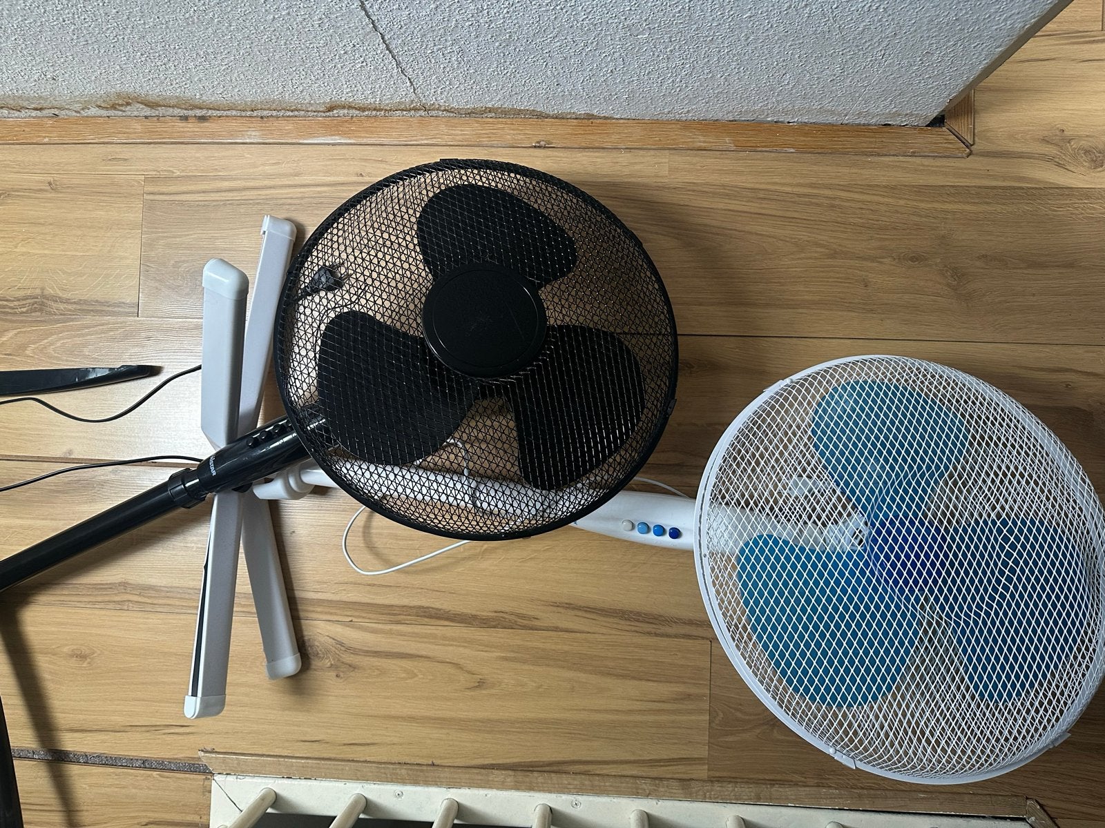 2 ventilatoren (defecte poten) - Gratis af te halen, Witgoed en Apparatuur, Ophalen, Gebruikt, Statiefventilator