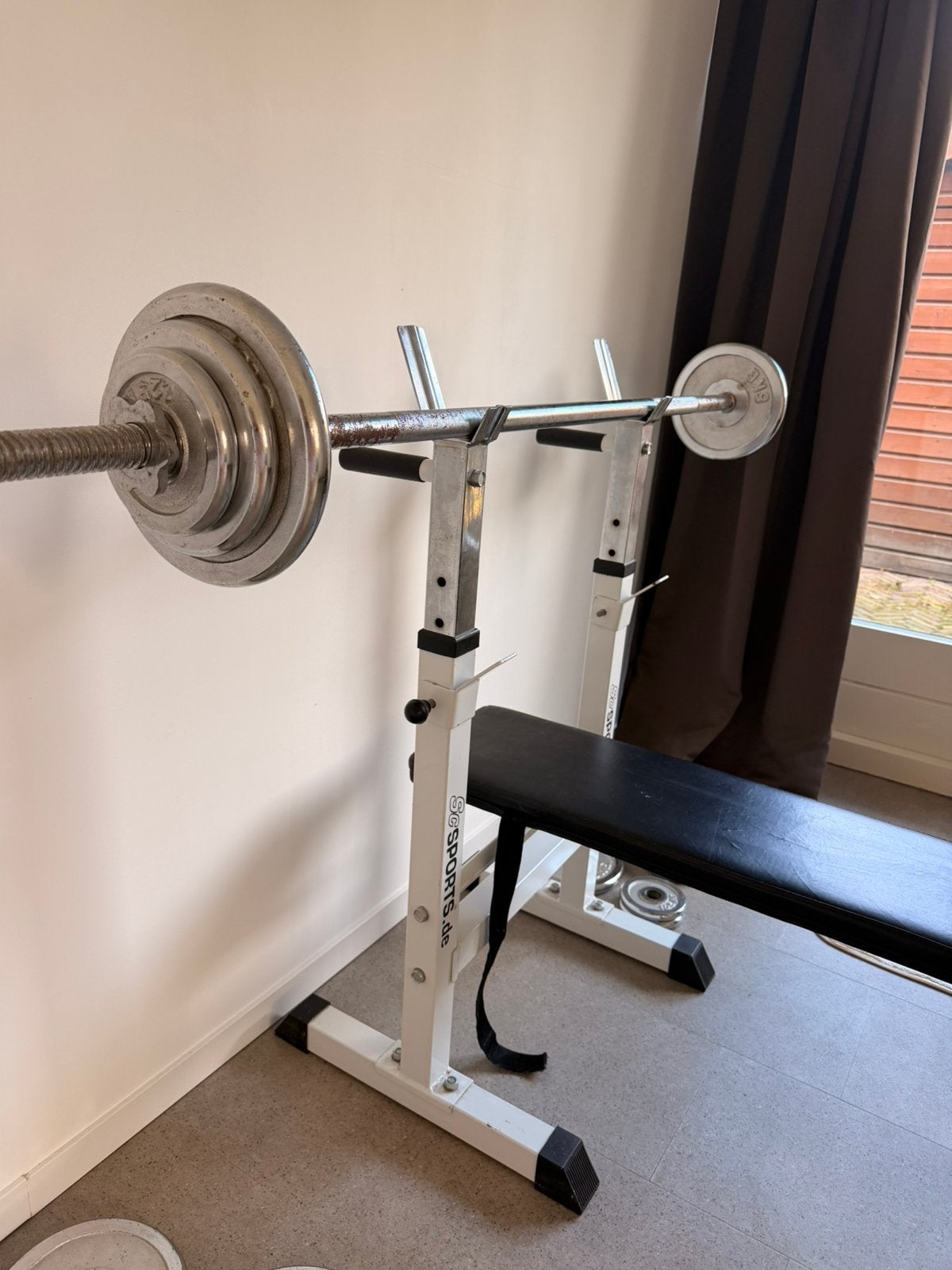 Complete halterbankset met 85 kg gewichten, en Taurus plates, Sport en Fitness, Fitnessmaterialen, Ophalen, Gebruikt, Fitnessbank
