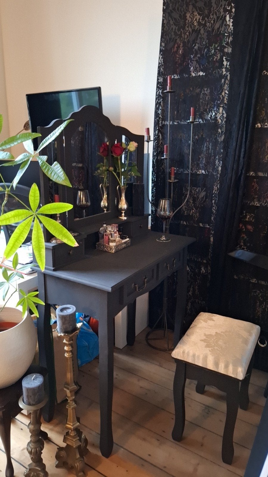 zwarte kaptafel gothic stijl vanity / makeup tafel (zonder k, Huis en Inrichting, Ophalen, Gebruikt, 100 tot 150 cm, 50 tot 100 cm